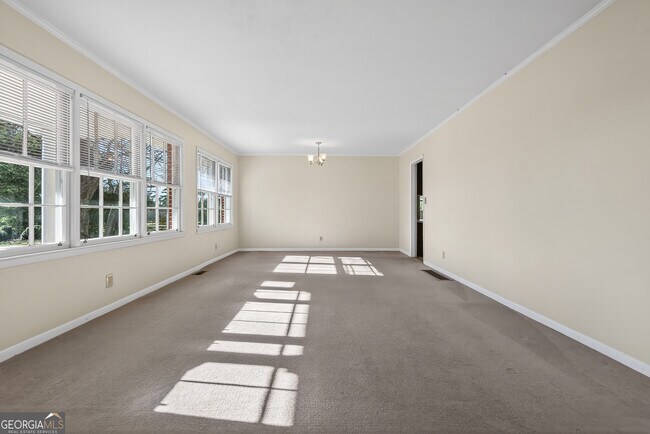 Building Photo - 741 East Ave