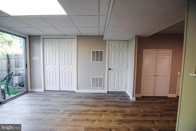 Building Photo - 8512 Hydra Ln