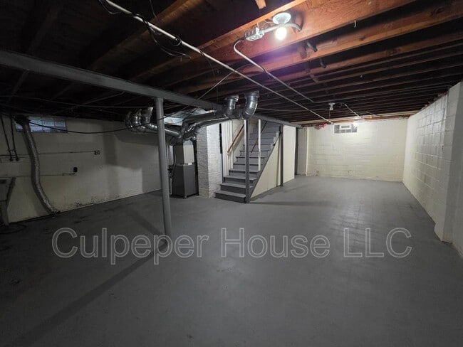 Building Photo - 2564 Berdan Ave
