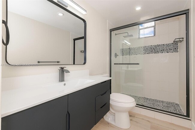 Building Photo - 2500 Parkview Dr