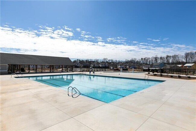 Building Photo - 3065 Cambridge Ml St