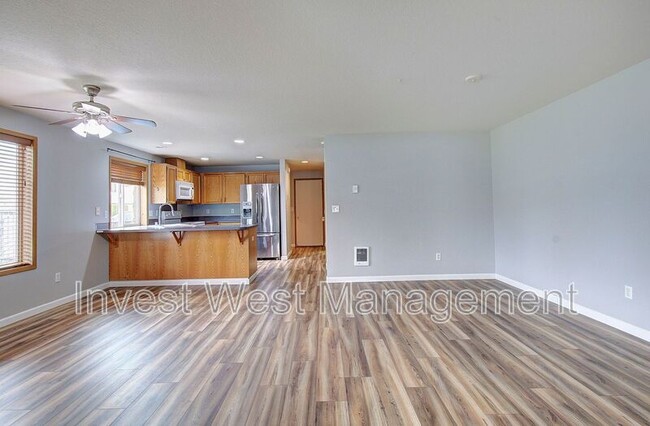 Building Photo - 3020 NE 116th Ave
