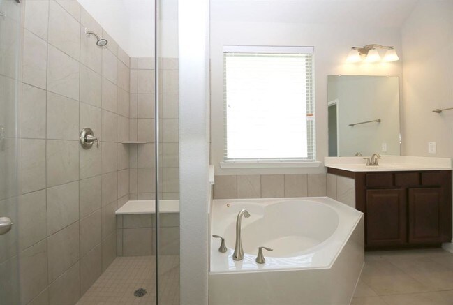 Building Photo - 18 Salado Vista Ct
