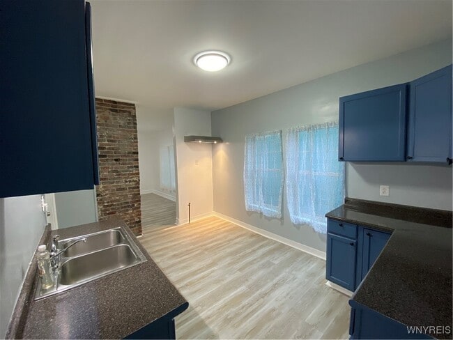 Building Photo - 244 Purdy St