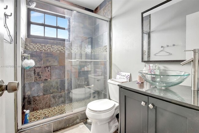 Building Photo - 484 Westree Ln