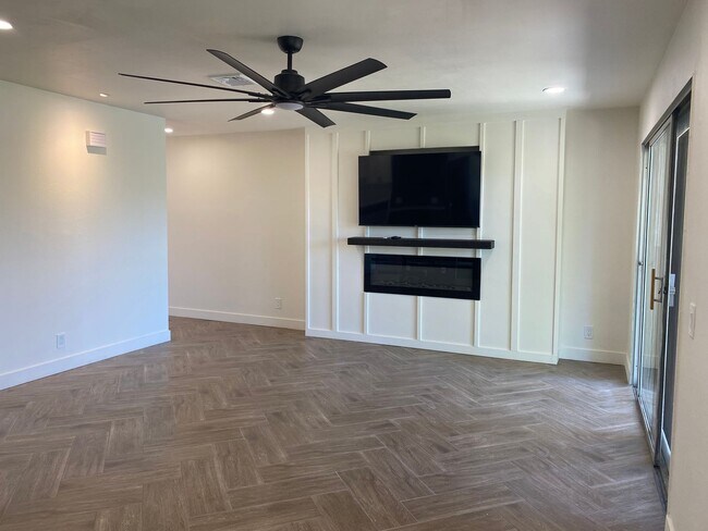 Building Photo - 24311 Canyon Lake Dr N