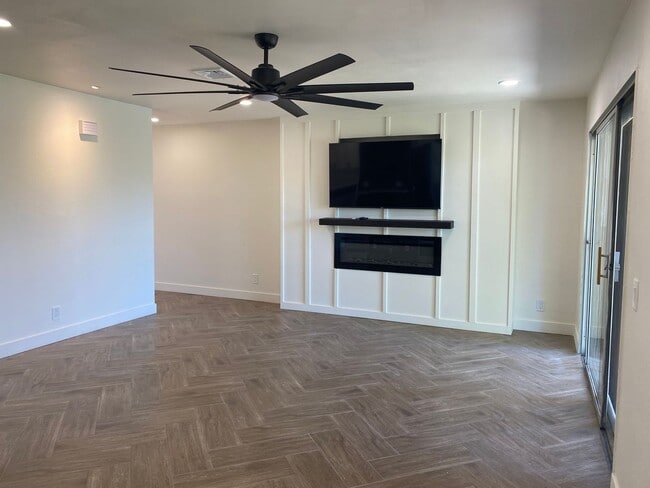 Building Photo - Canyon Lake View Condo Available!