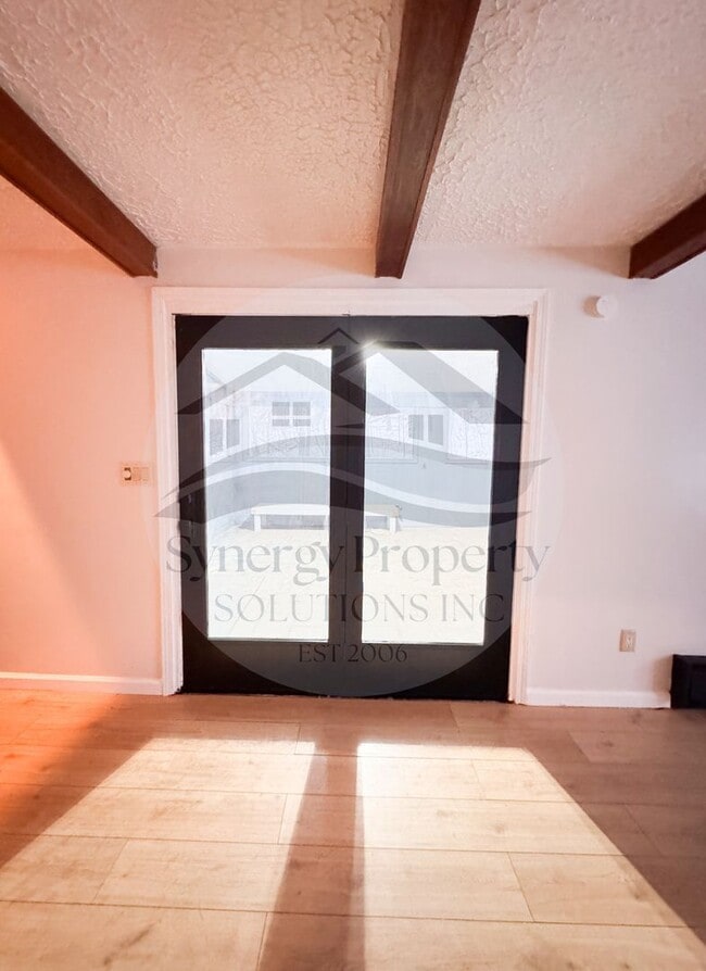 Building Photo - Lexington Schools Split Level