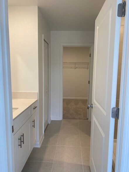 Building Photo - 2316 Green Valley St