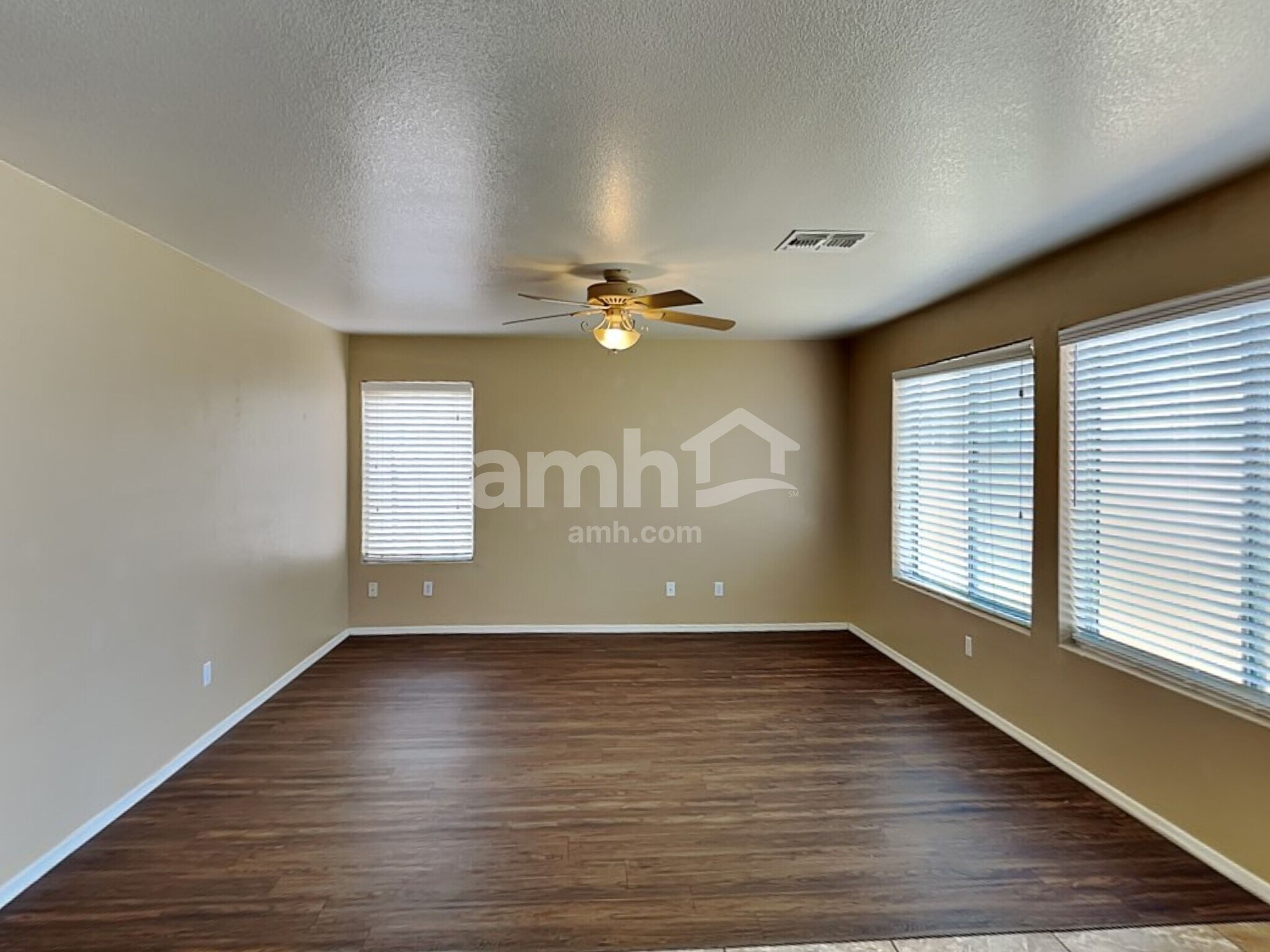 Building Photo - 10126 Olla Ave