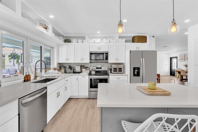 Building Photo - 101 SW 75th Ave