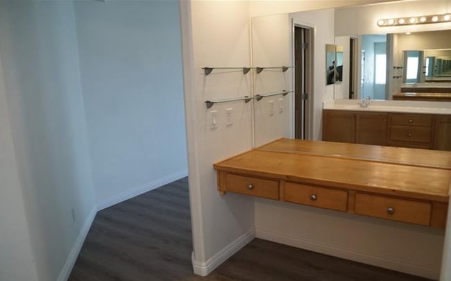 Building Photo - 494 Newberry Springs Dr