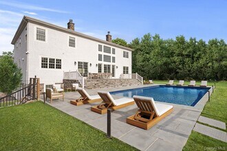 Building Photo - 490 Montauk Hwy