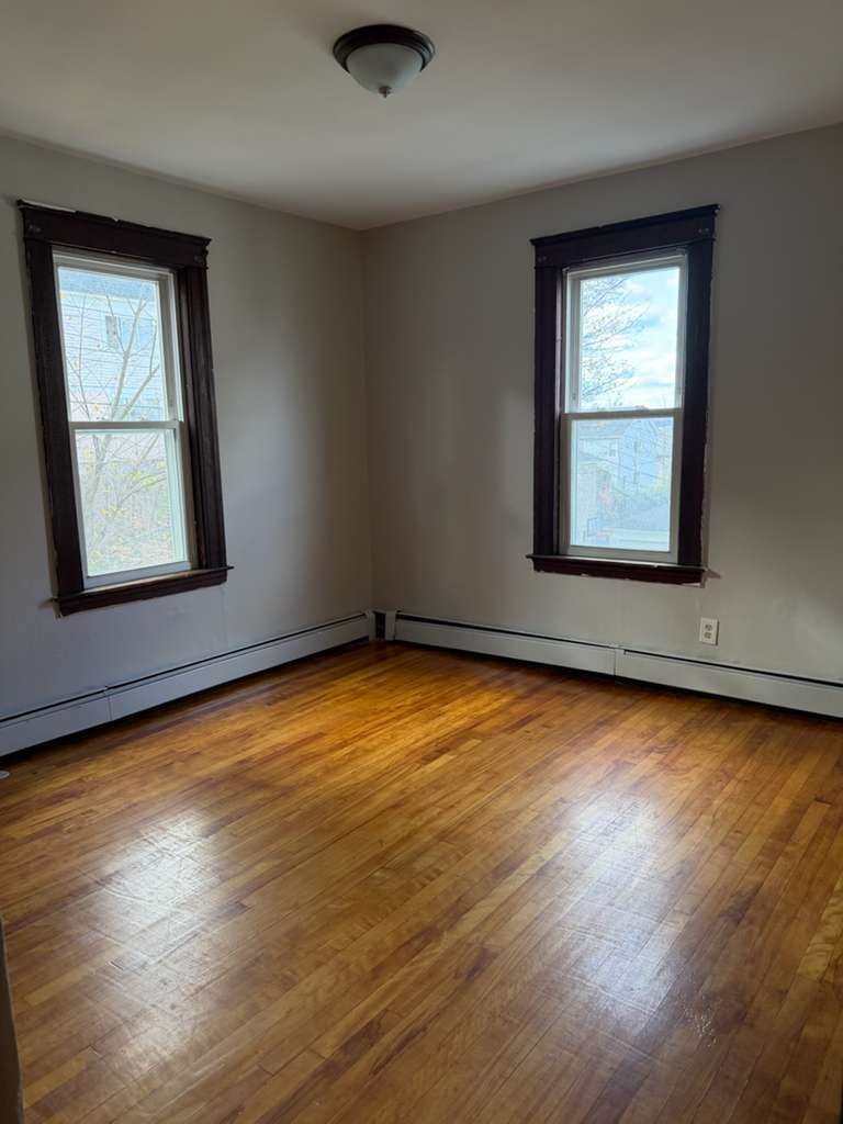 Building Photo - 7 View St