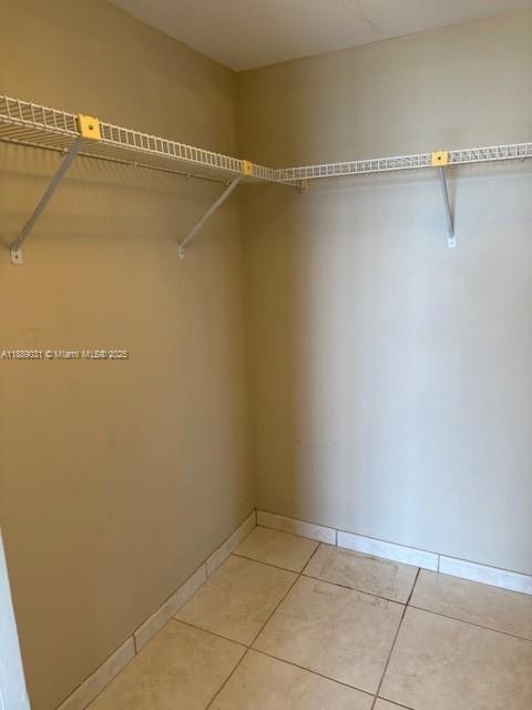 Building Photo - 2555 Collins Ave