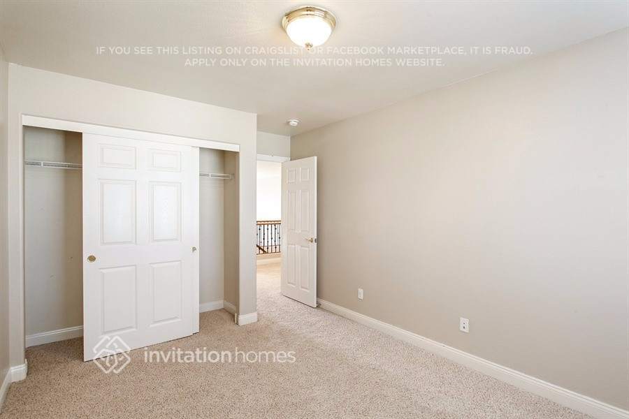 Building Photo - 10870 Fishers Island St