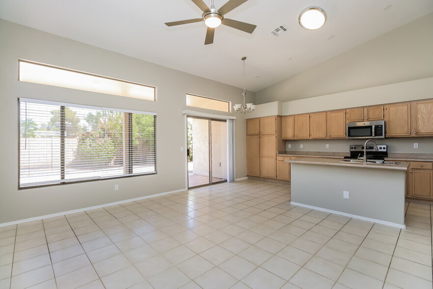 Building Photo - 1542 E Sunrise Way