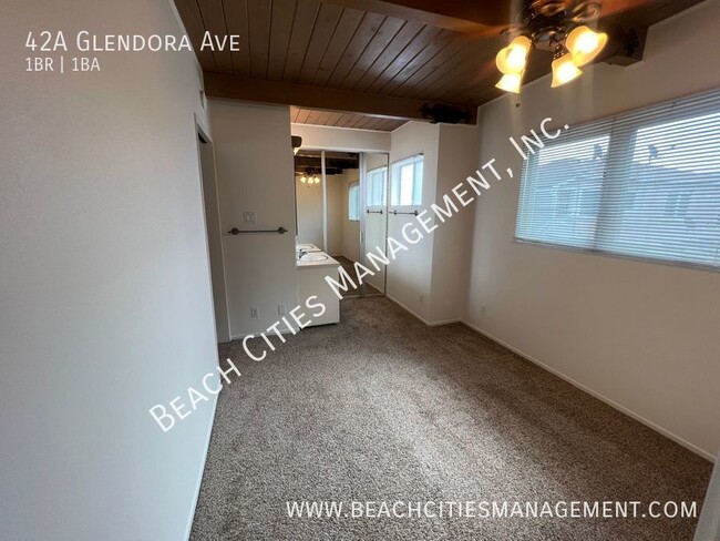 Building Photo - Amazing 1 Bedroom 1 Bath Triplex steps fro...