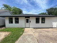Building Photo - Cozy Home in the Heart of Martin