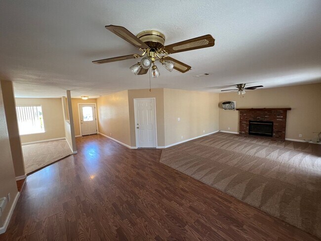 Building Photo - Apple Valley Desert Knolls