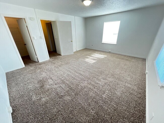 Building Photo - Perfect Rental for Families — Great Location!