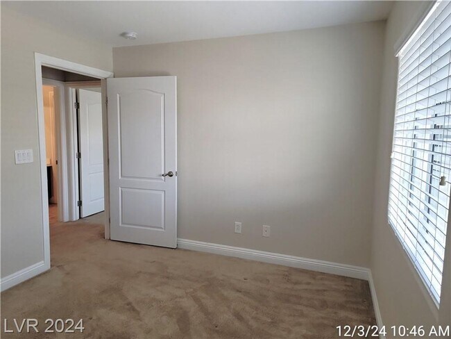 Building Photo - SILVERADO RANCH SINGLE STORY PATIO HOME IN...