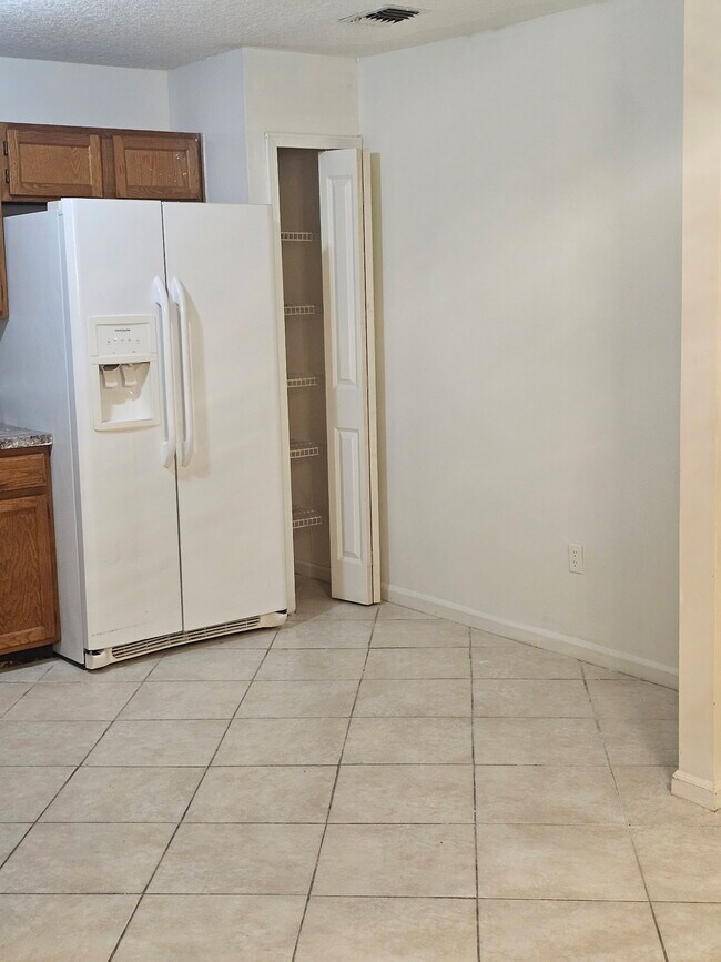 Building Photo - 6523 Diamond Leaf Ct S