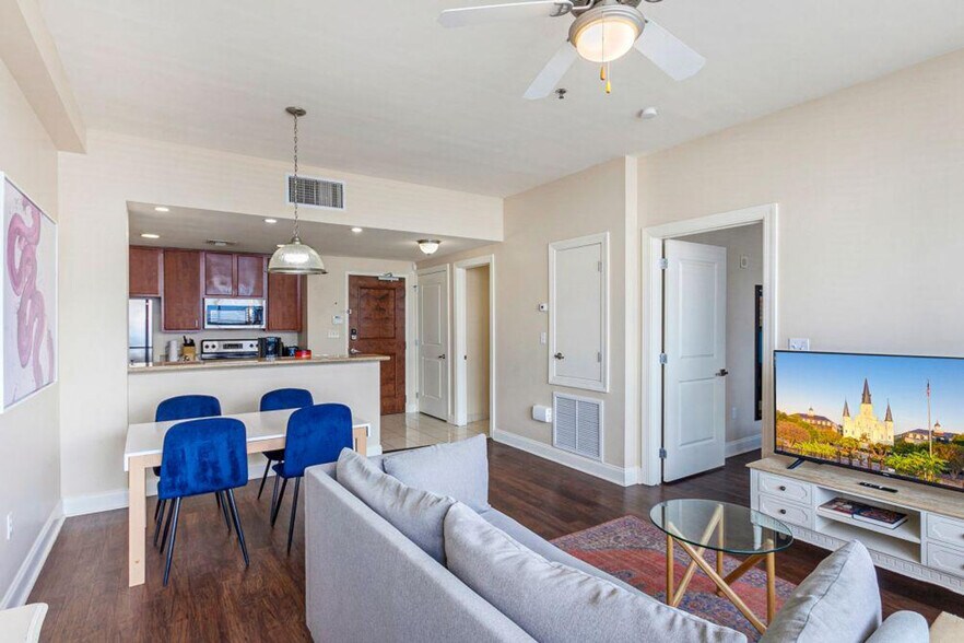 Building Photo - 925 Common St