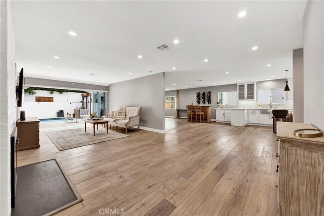 Building Photo - 4912 Alonzo Ave