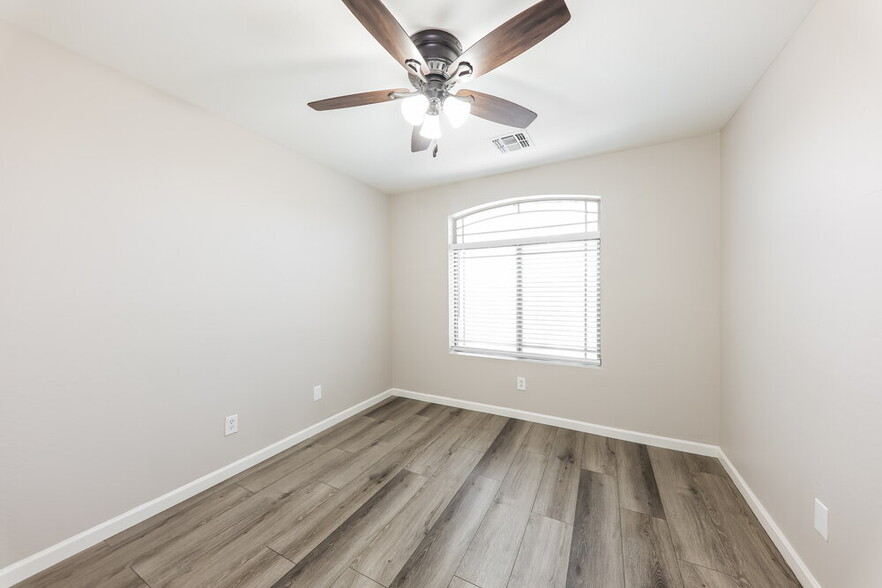 Building Photo - 11830 W Avenida Del Sol