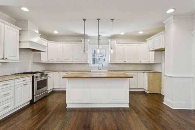 Building Photo - 546 Highland Ave NE