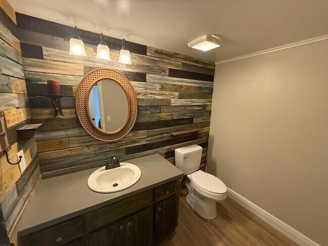 Building Photo - 717 W Ocean Ave