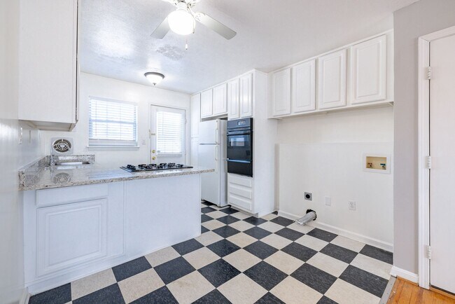 Building Photo - Peachtree Hills Court, 2-bedroom Atlanta a...