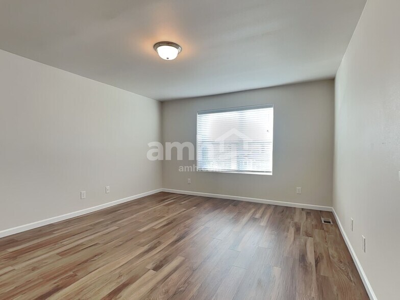 Building Photo - 2741 Link Ave