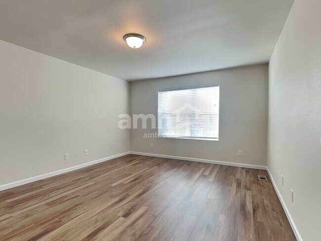 Building Photo - 2741 Link Ave