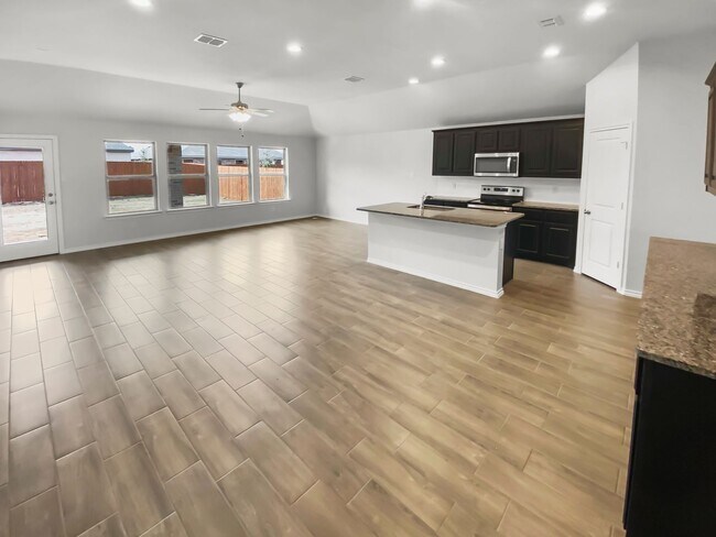 Building Photo - 10008 Ginkgo Ln