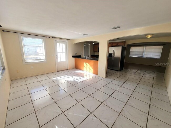 Building Photo - 5912 Della Dr