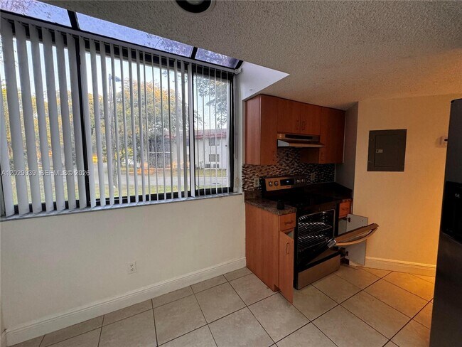 Building Photo - 9741 SW 138th Ave