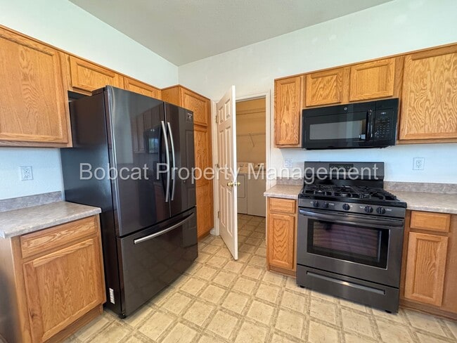 Building Photo - 3 Bedroom, 2 Bathroom Home Located in Dayton
