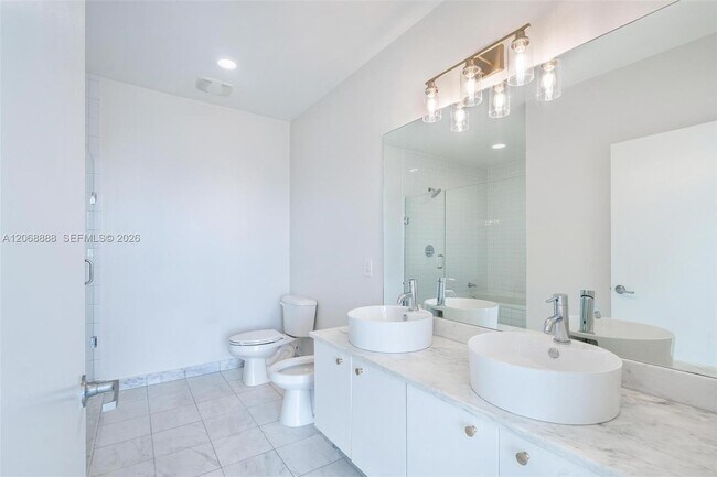 Building Photo - 888 Biscayne Blvd