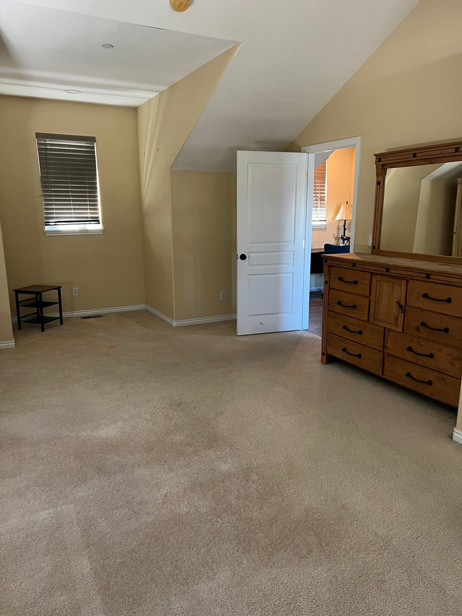 Dresser and armoire included - 15074 Lindark St