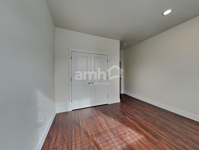 Building Photo - 9358 W Clancy St