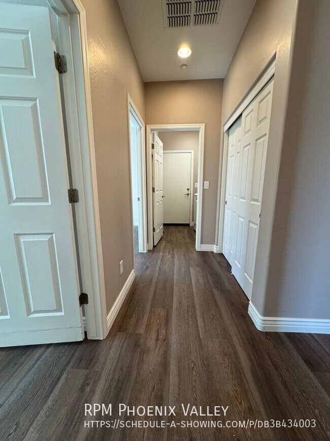 Building Photo - 1742 W Owens Way