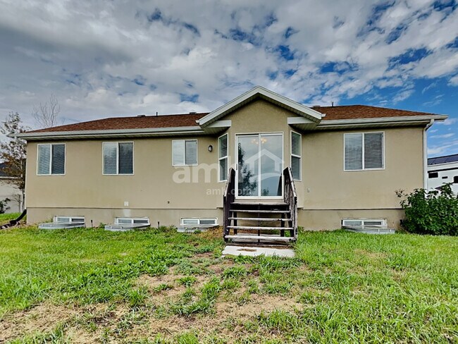 Building Photo - 243 W Peppermint Cir