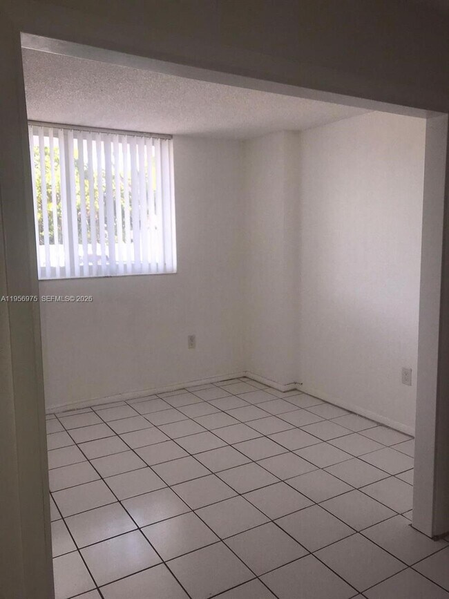 Building Photo - 1251 NE 108th St