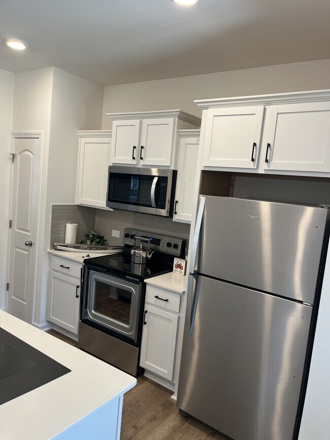 Building Photo - 230 1st St