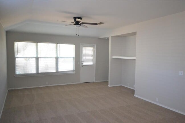 Building Photo - 2106 Kane Cove