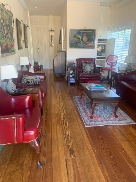 Building Photo - 245 Lincoln St