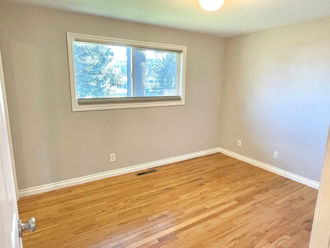 Building Photo - Brentwood-Darlington, 3 bed, 1 bath ranch with large, fenced yard