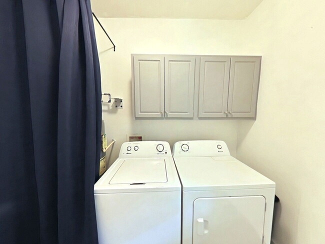 Building Photo - 5149 Manerdale Dr SE